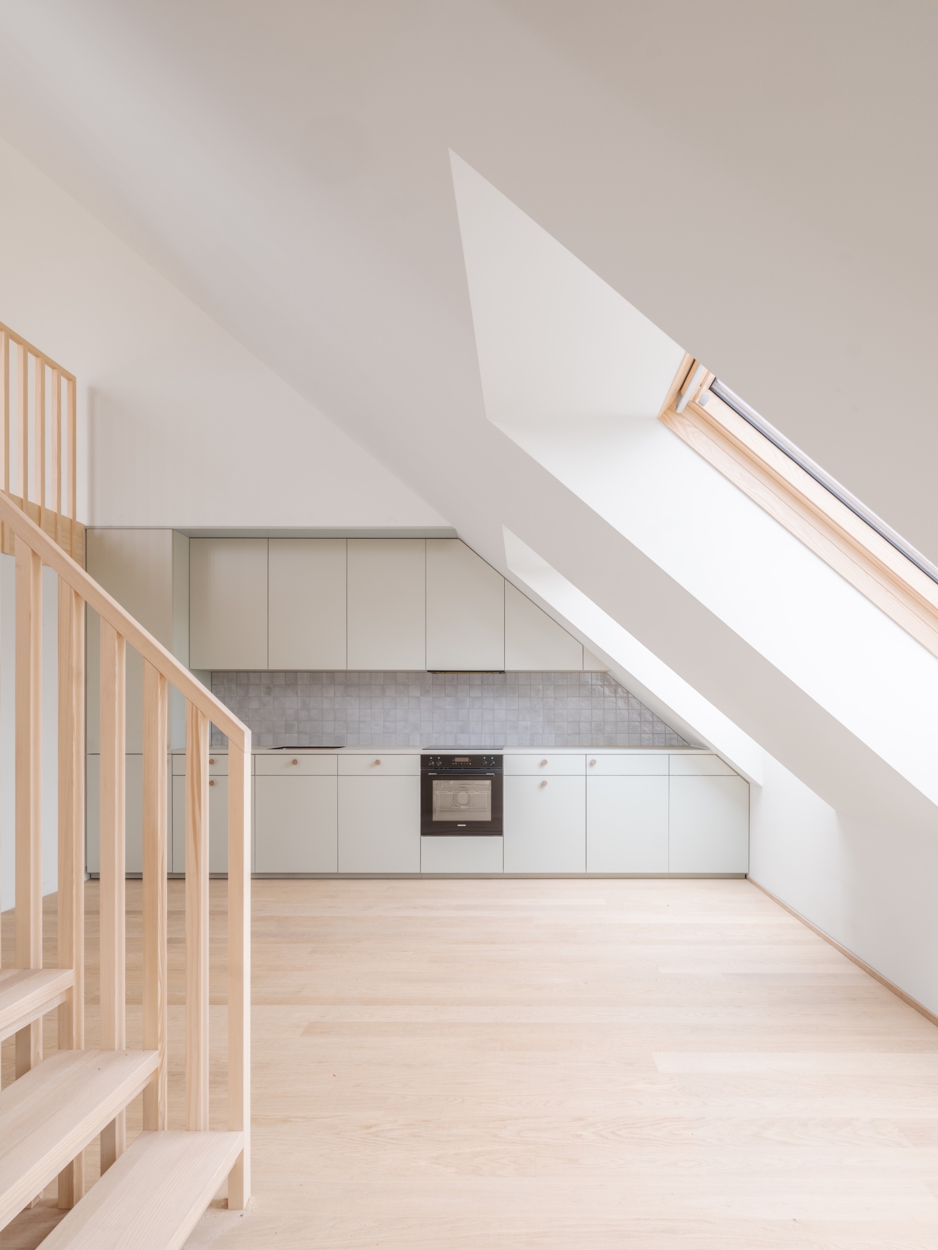 Schadenbauer Quartiersentwicklung Denkmalschutz Holzbau Maisonette Harfentreppe Küche